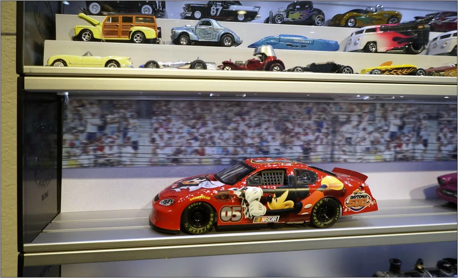 52438 cleaning nascar diecast