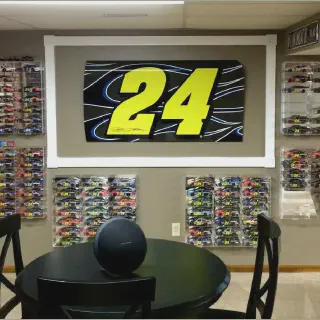 /img/52438-nascar-diecast-closeup.webp