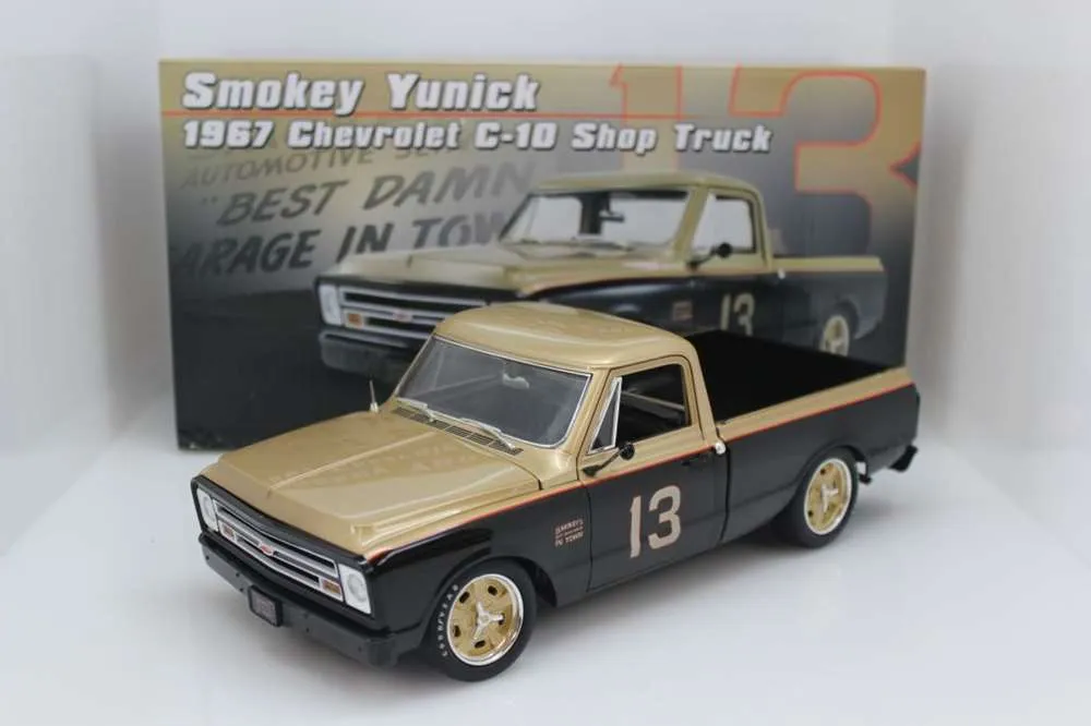 /img/52439-golbecks-diecast-cleaning.webp