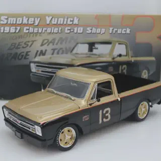 /img/52439-golbecks-diecast-cleaning.webp