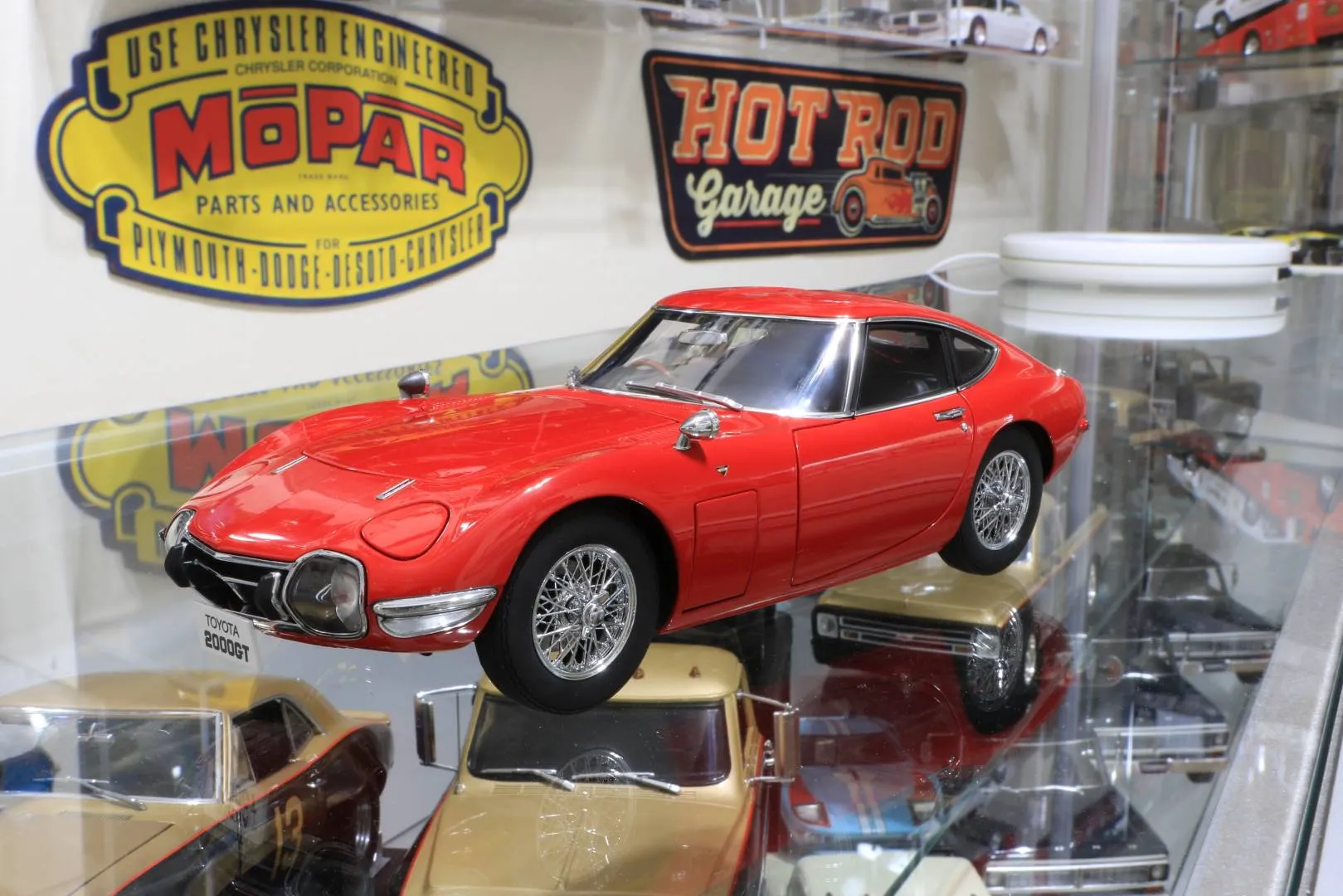 52440 toyota 2000gt diecast model engine detail