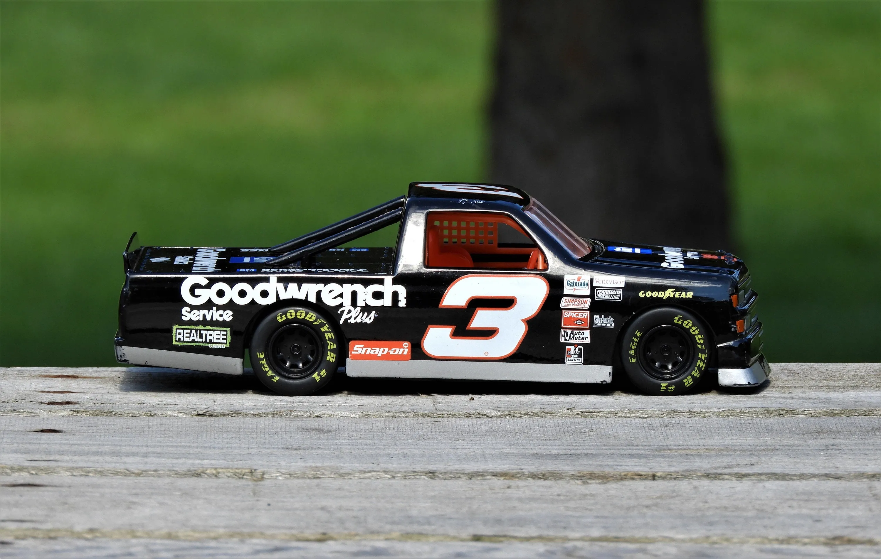 52449 vintage diecast scale and details