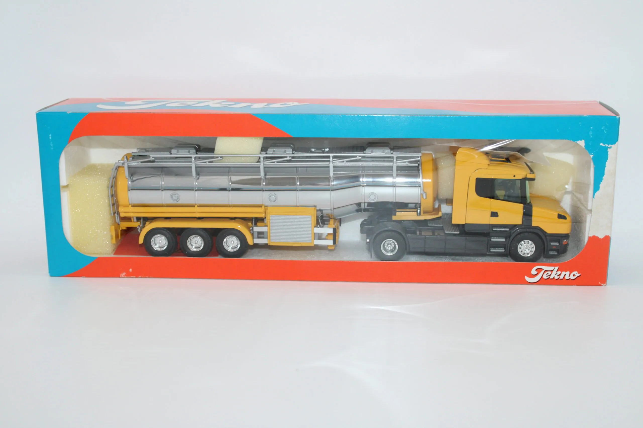 52457 tekno trucks display