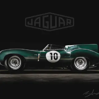 /img/52458-diecast-jaguar-d-type-cleaning.webp