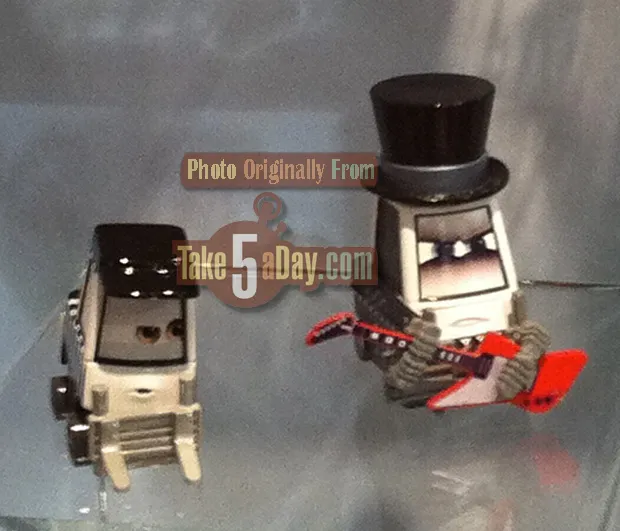 /img/52475-diecast-cars-pitties-display.webp