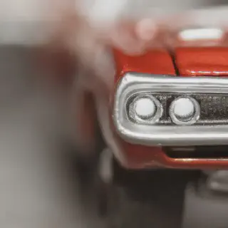 /img/52481-diecast-car-cleaning.webp
