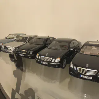 /img/52488-diecast-scale-comparison.webp