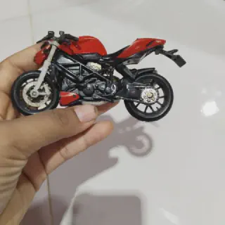 /img/52496-diecast-motorcycle-reviews.webp