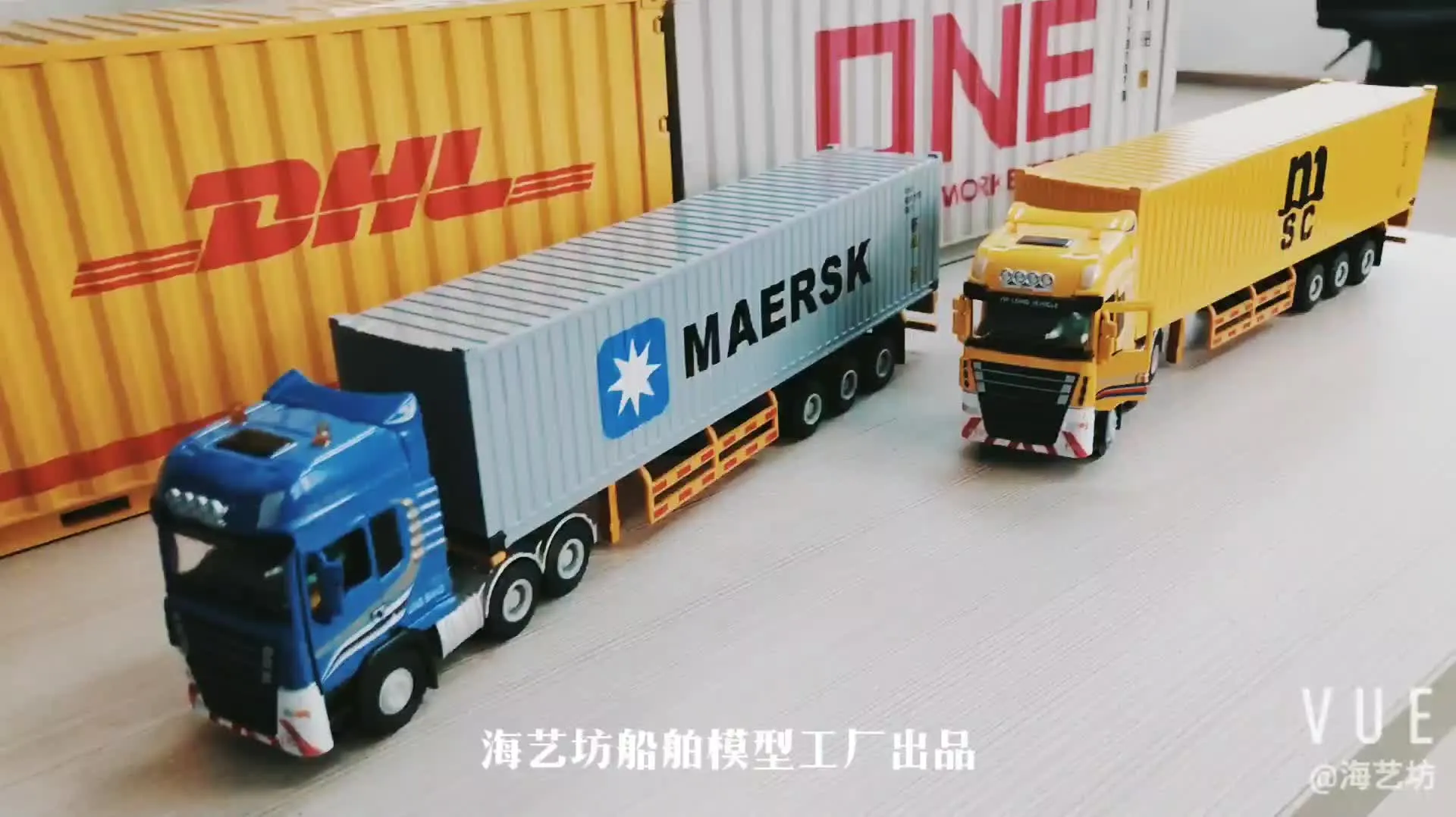 /img/52516-diecast-model-truck-display.webp