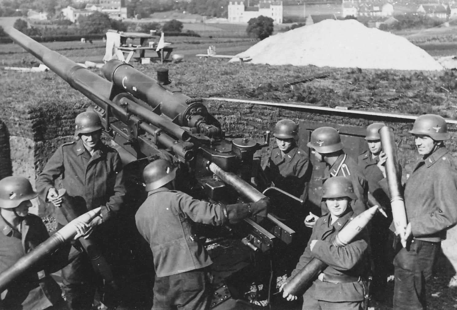 /img/52518-rare-88mm-flak-gun.webp