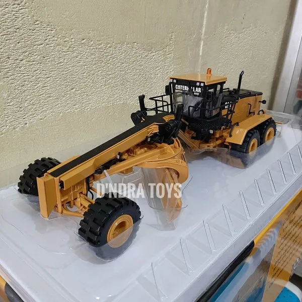 52530 diecast caterpillar detail