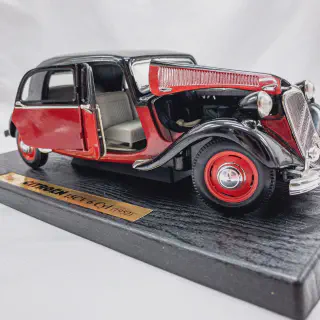 /img/52534-cleaning-diecast-models.webp