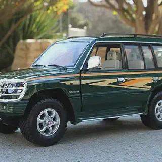 /img/52554-pajero-diecast-model-display.webp