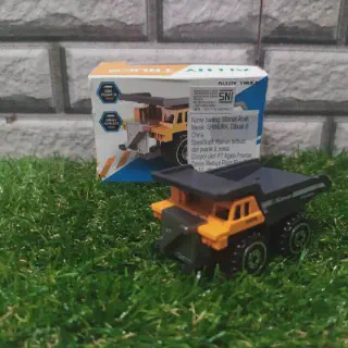 /img/52570-diecast-mobil-care.webp