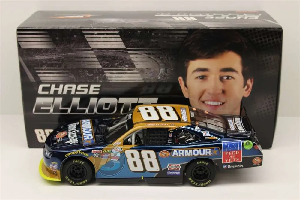 /img/52571-chase-elliott-diecast-amazon.webp