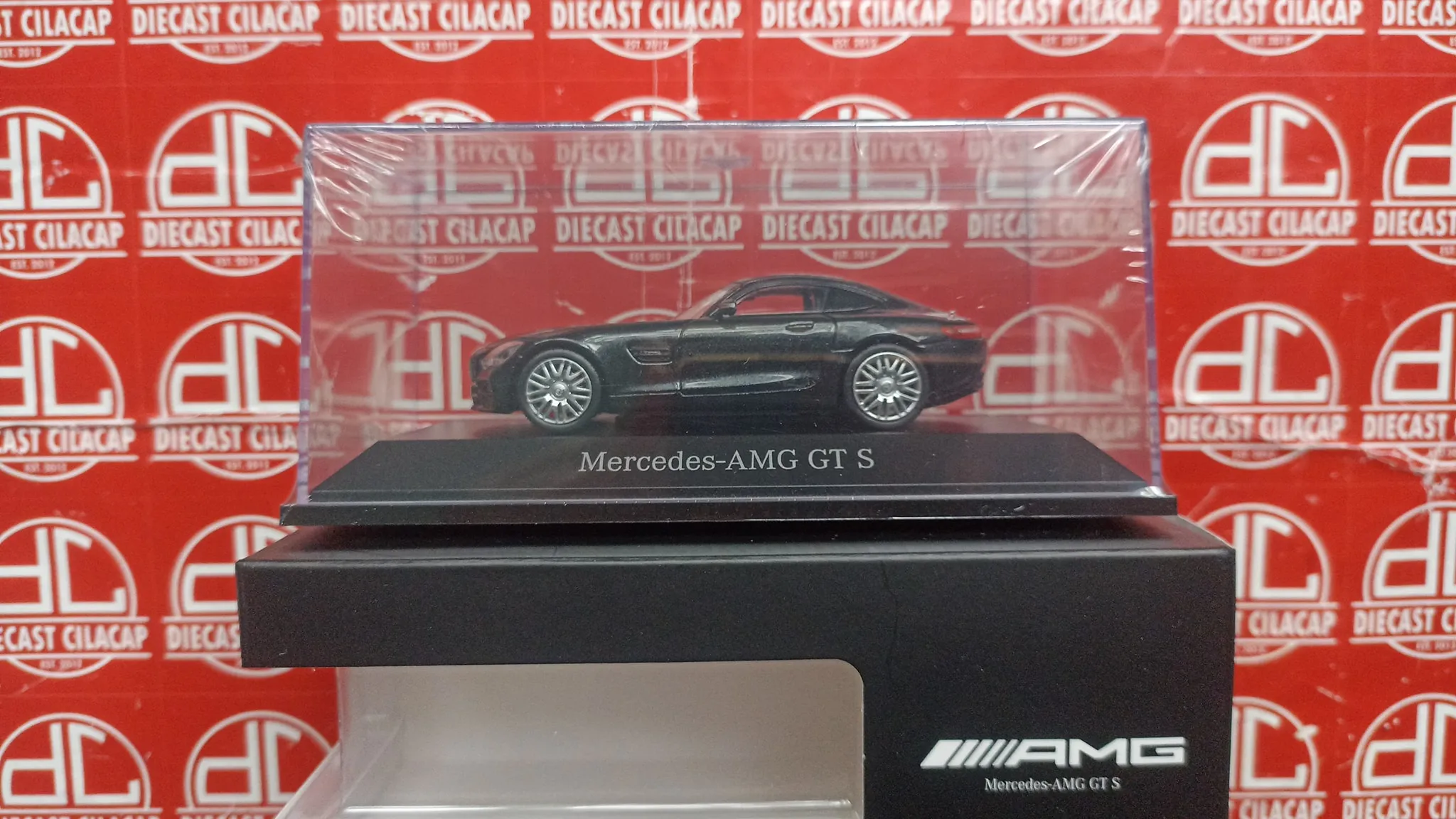 /img/52591-amg-gts-diecast-display.webp