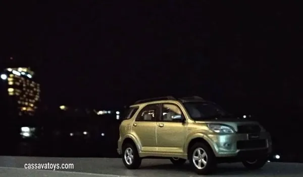 52607 online toyota rush diecast