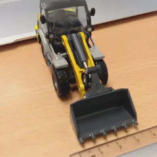 /img/52634-diecast-toy-cleaning.webp