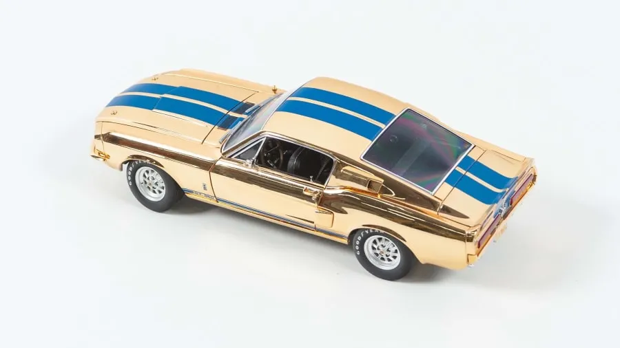 /img/52643-diecast-collection-display.webp
