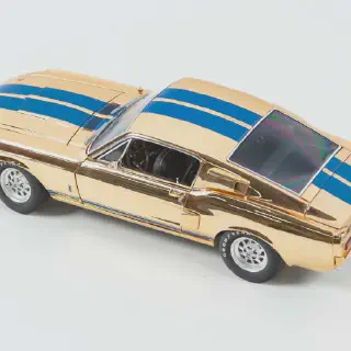 /img/52643-diecast-collection-display.webp
