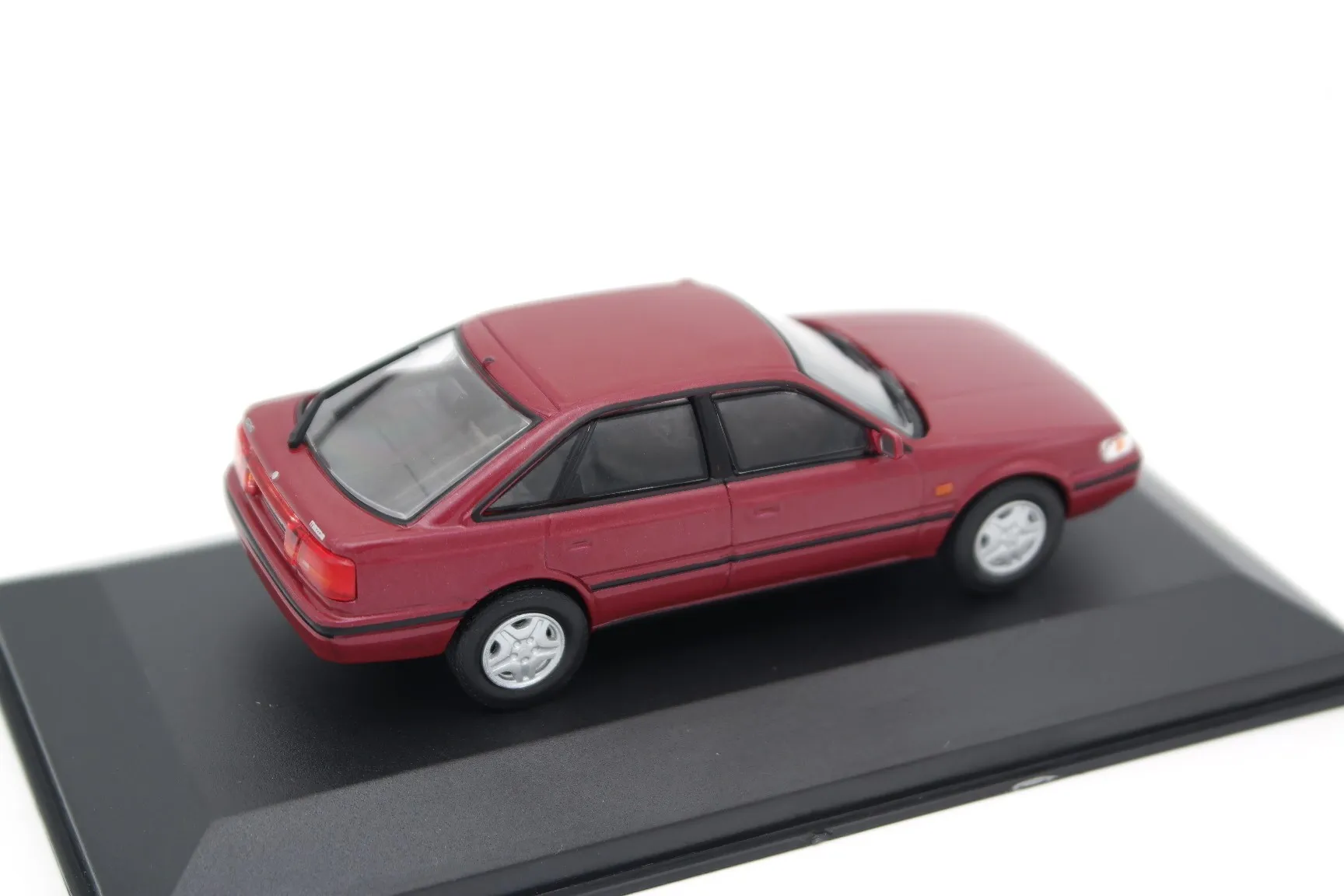 52660 mazda 626 sedan diecast