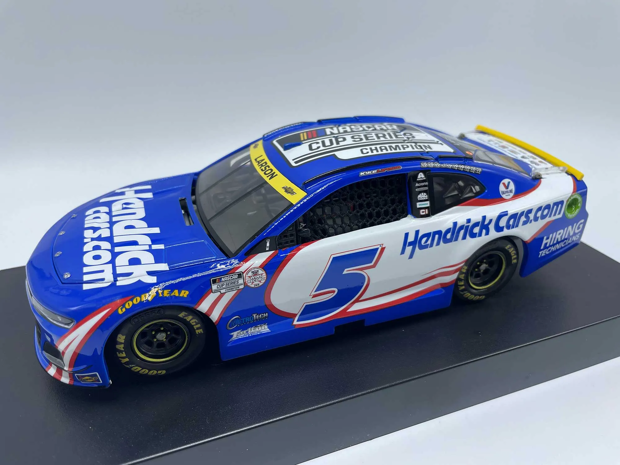 52668 kyle larson diecast retailer