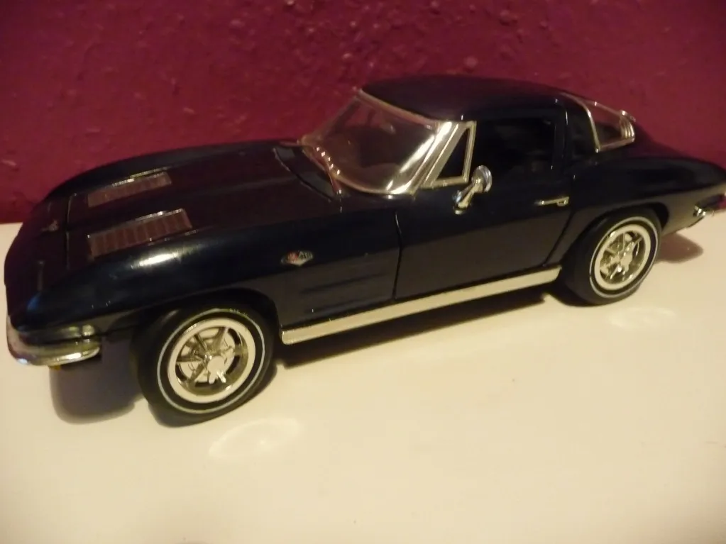 /img/52680-diecast-car-review.webp