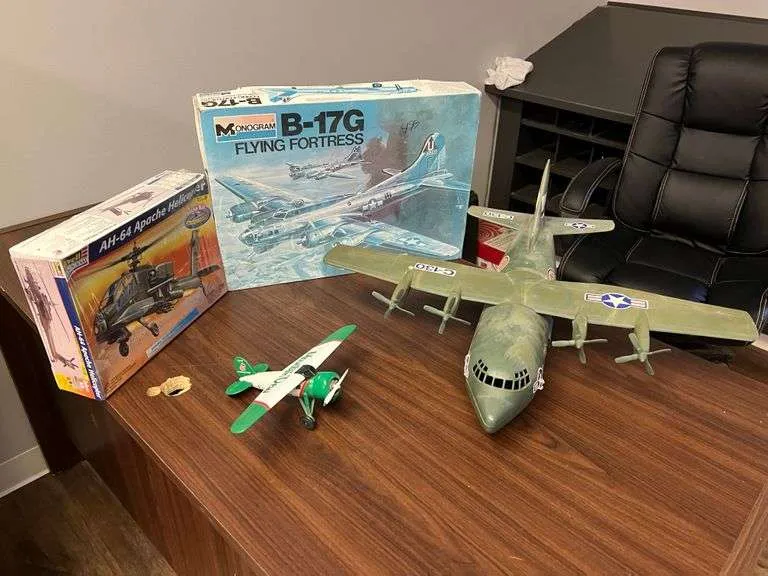 52683 diecast aircraft models display