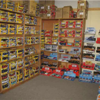 /img/52686-diecast-collection-display.webp
