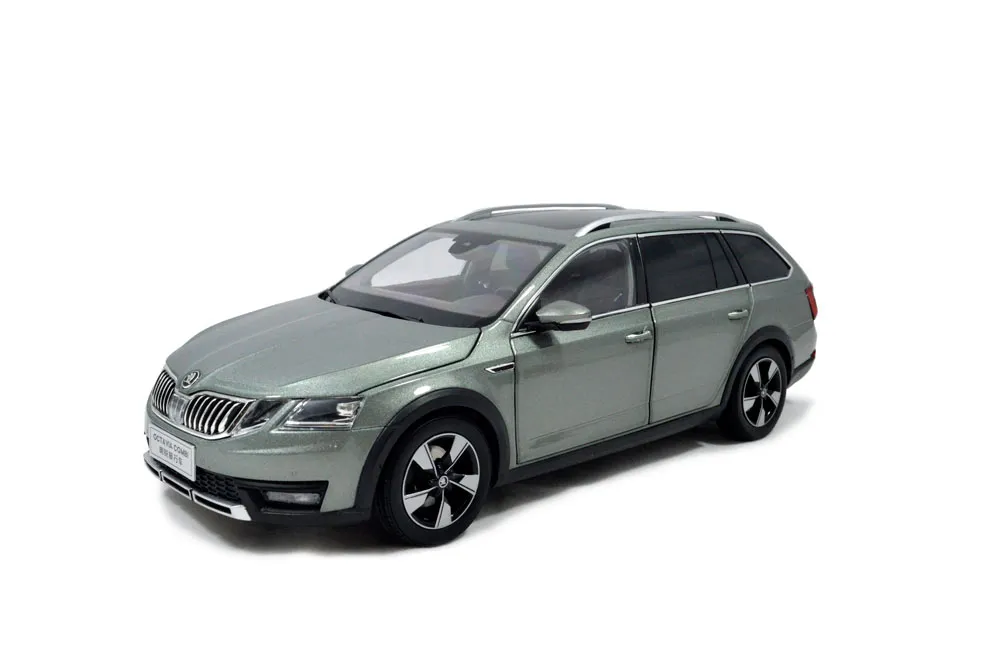 52687 inspecting diecast model paint