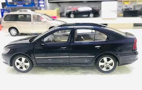 52687 online retailer diecast models