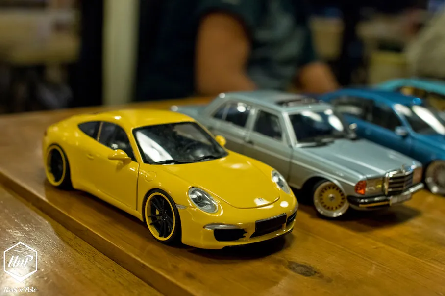 /img/52701-diecast-car-display.webp