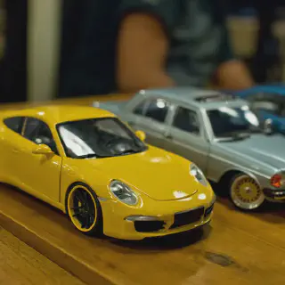 /img/52701-diecast-car-display.webp