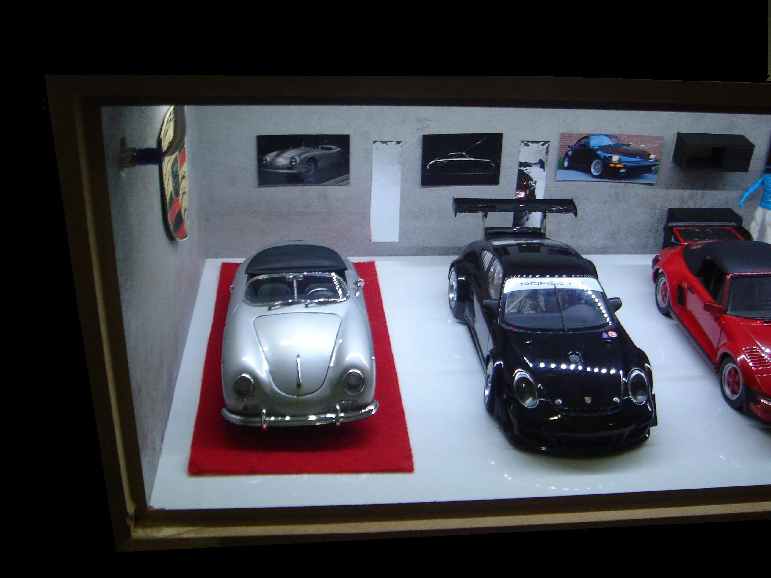 52723 porsche diecast showroom exterior
