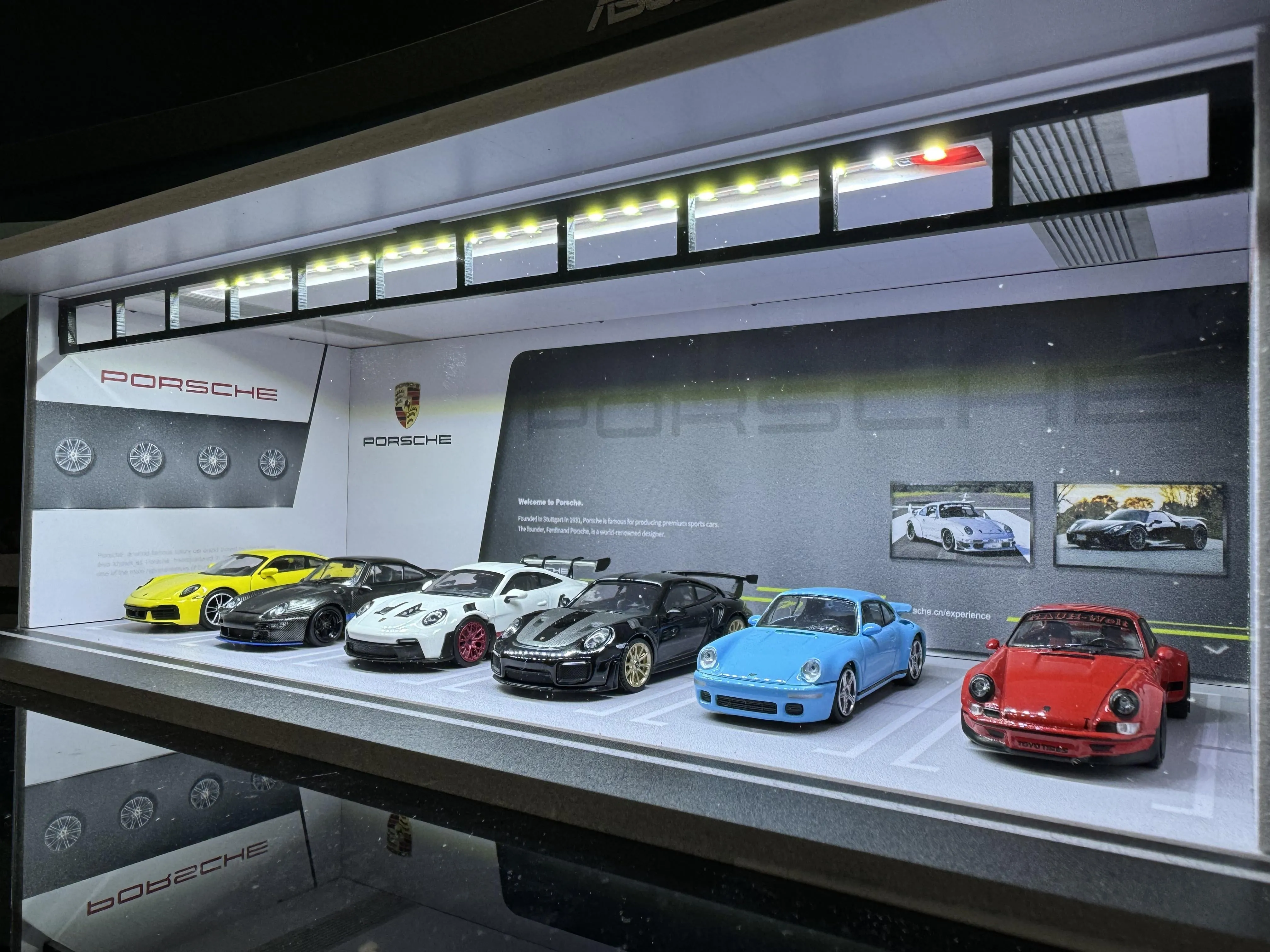 52723 porsche diecast showroom physical