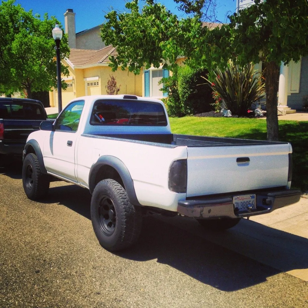 /img/52725-04-tacoma-diecast-details.webp