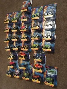 52732 kids playing with toys